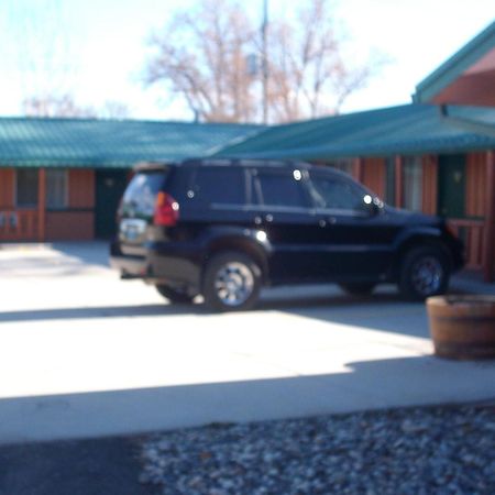 Western Motel Ranchester Exterior photo