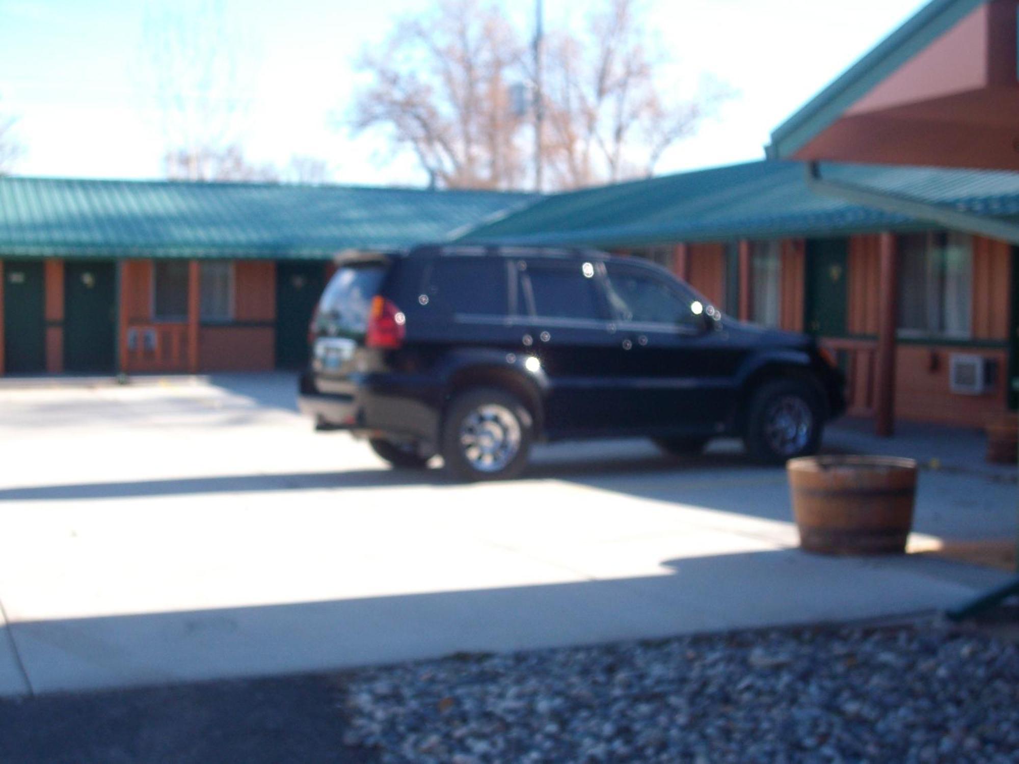 Western Motel Ranchester Exterior photo