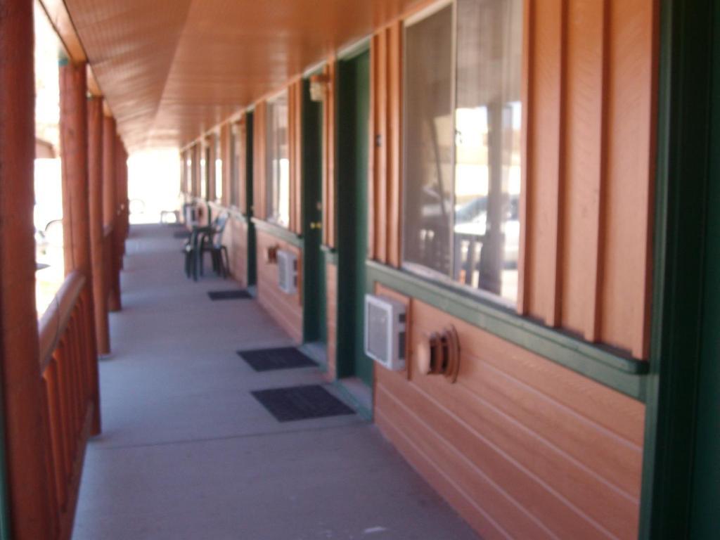 Western Motel Ranchester Exterior photo